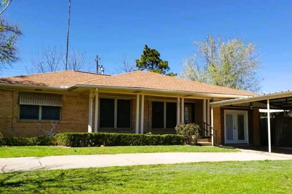 Spacious Lawton Escape With Game Room Near Fort Sill Sleeps 6 Экстерьер фото